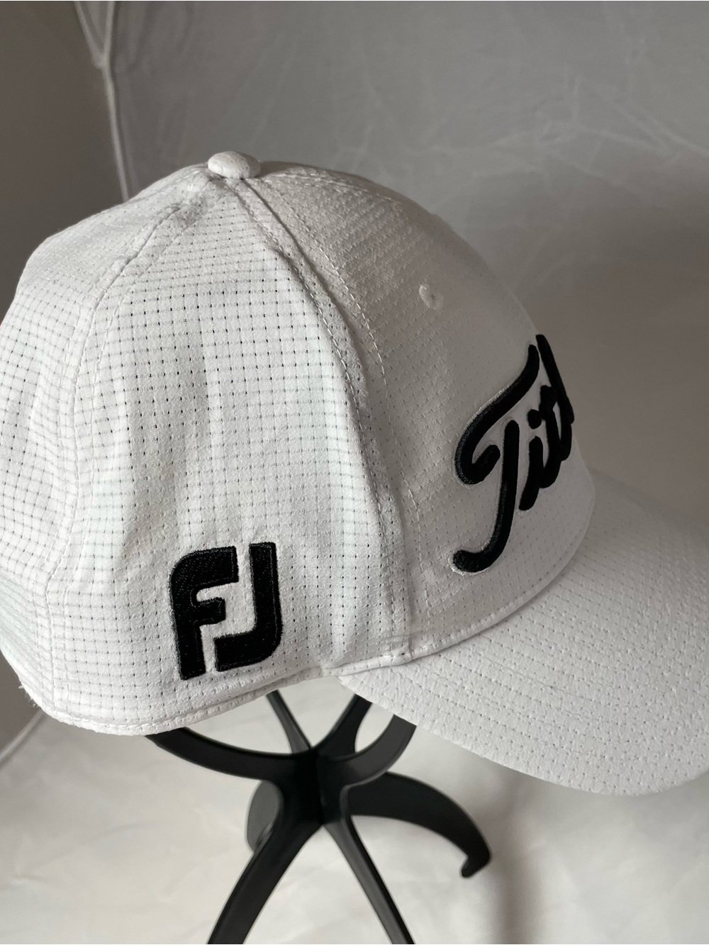 Titleist FJ Pro VI White Hat with Black Script Logo - Picture 4 of 6